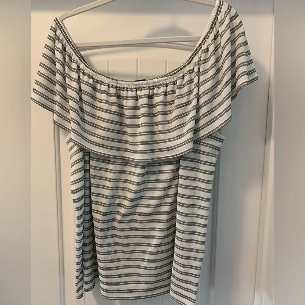 Ivanka Trump Off The Shoulder Top Size XL Wear off shoulder or on Has Stretch